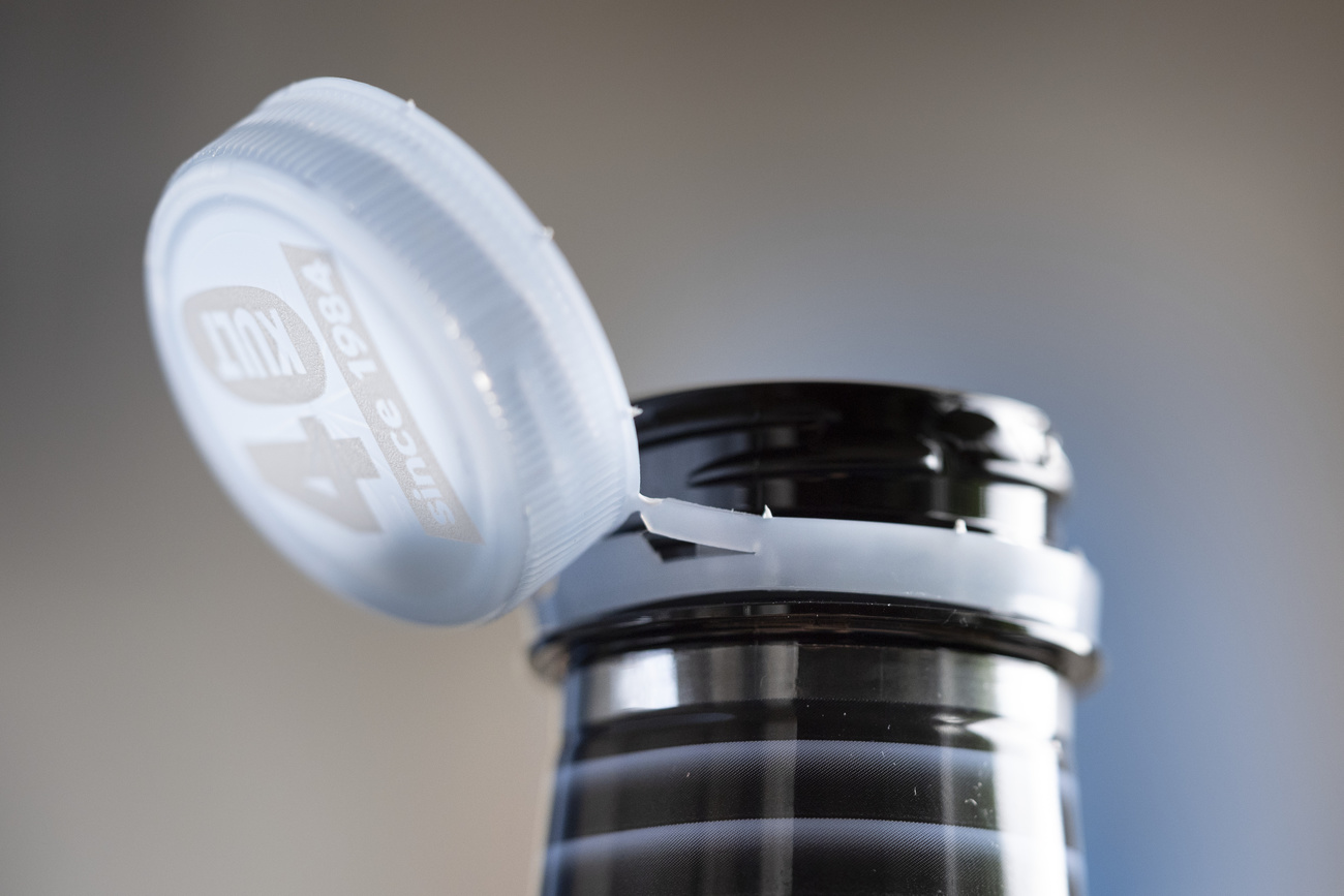 Swiss companies must adapt to EU bottle cap regulation - SWI swissinfo.ch