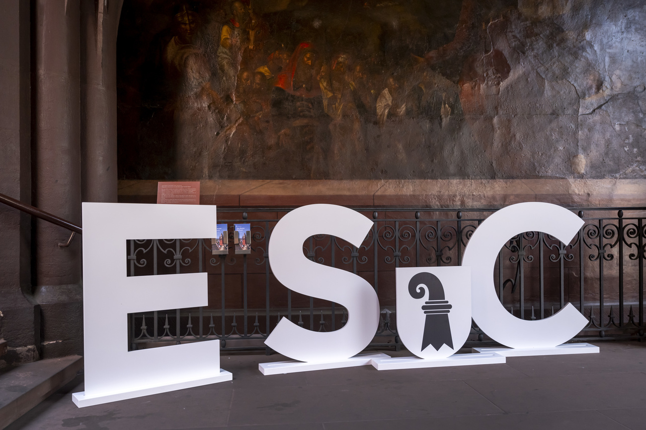 Die Buchstaben ESC in weiss mit dem Basler Kantonswappen.