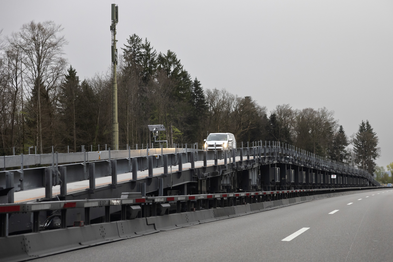 Специальный мобильная рампа для проведения дорожных работ без необходимости перекрывать трассу доказала свою эффективность.
