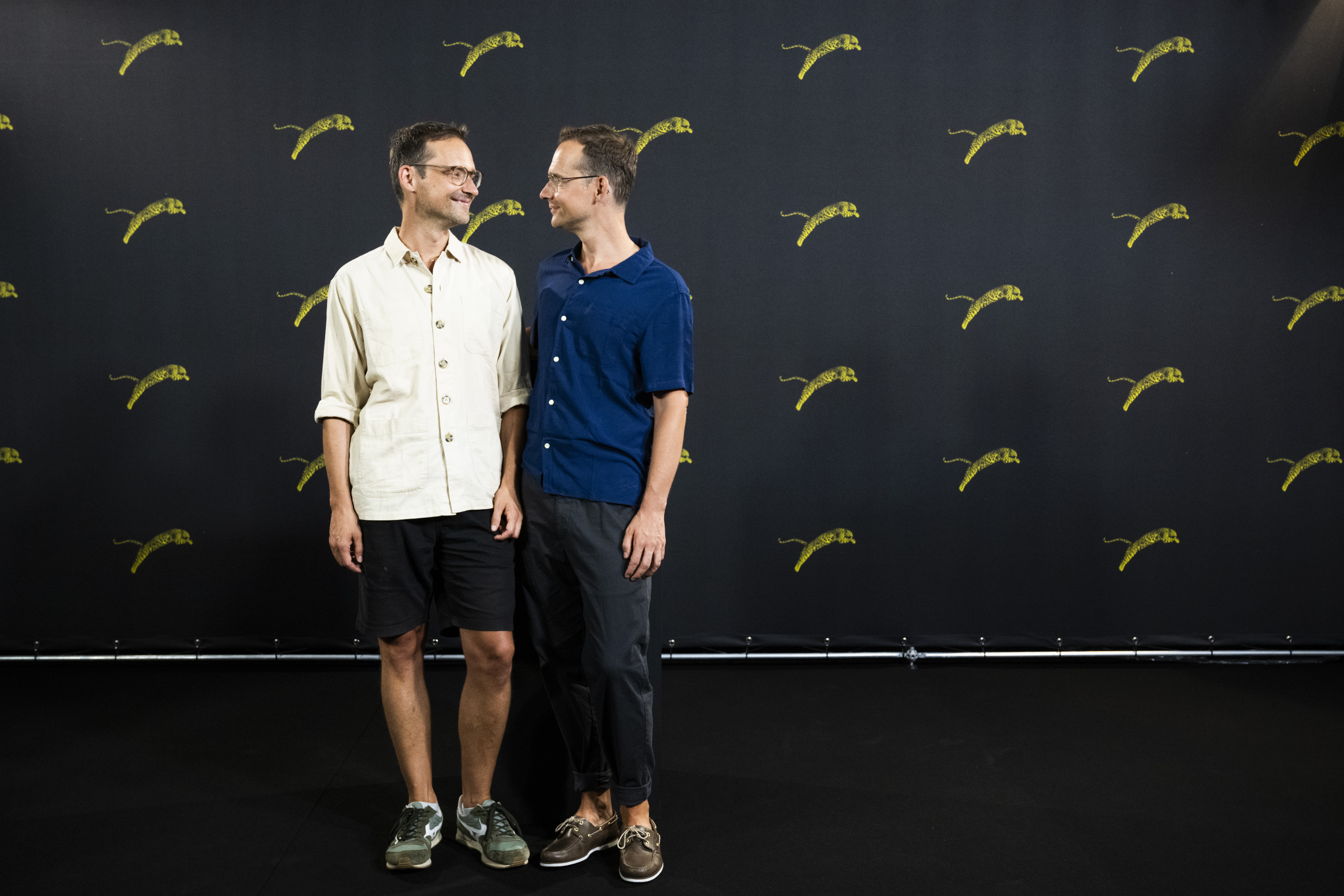 Los gemelos de Zürcher, Silvan y Ramon durante la presentación de su película Sparrow in the Chimney (El gorrión en la chimenea) que incomodó a los suizos, pero obtuvo la aprobación de la crítica extranjera.
