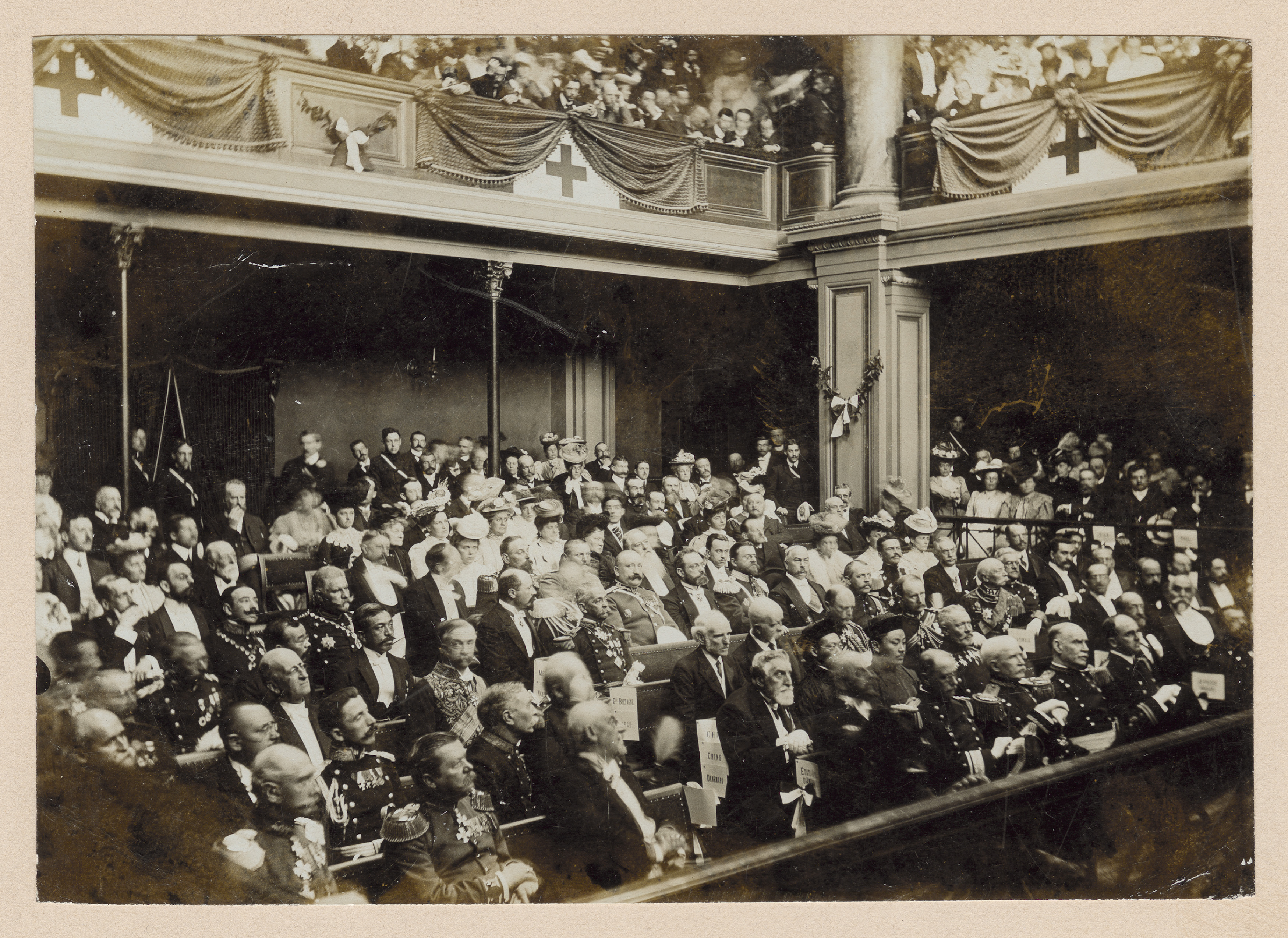 Geneva, hall of the university auditorium. Conference on the revision of the Geneva Convention. June/July 1906