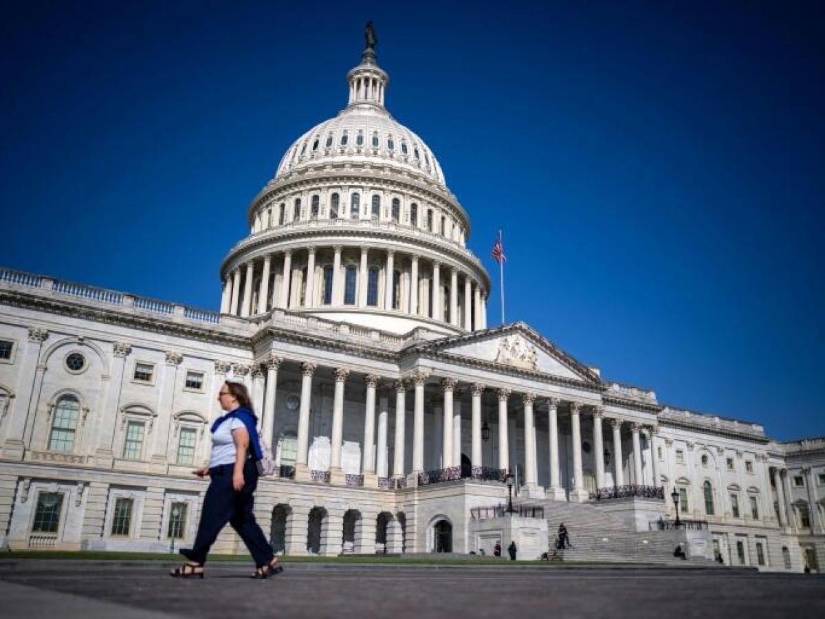 美国国会通过临时支出法案避免政府停摆- SWI swissinfo.ch