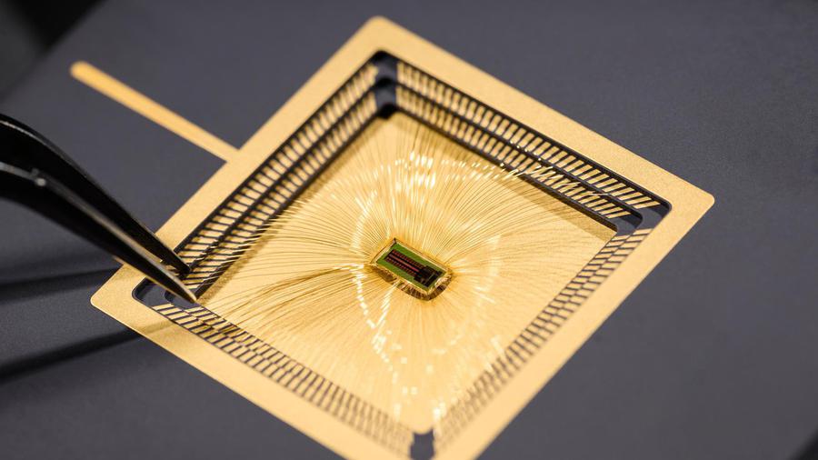 Mit Chip Scanner Machine Schweizer Mikrochip übersetzt Gedanken in Text - SWI swissinfo.ch