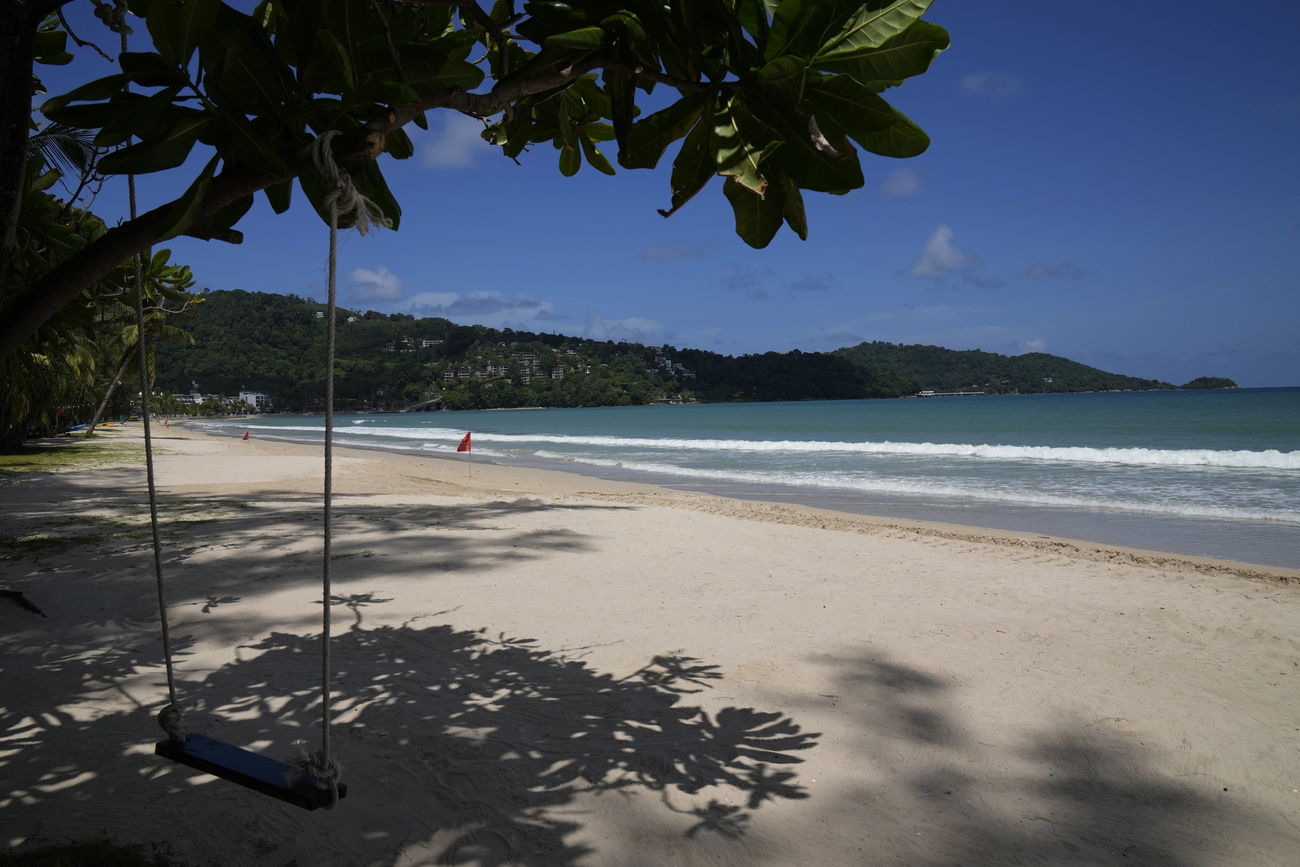 Una spiaggia di Phuket in Thailandia