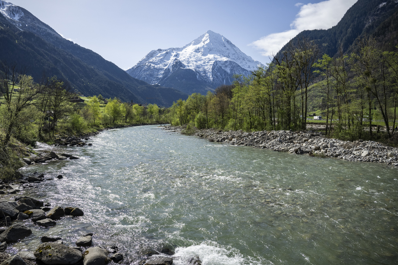 Switzerland has sufficient water at its disposal. Nevertheless, water shortages can occur during longer dry periods and especially in smaller catchment areas.
