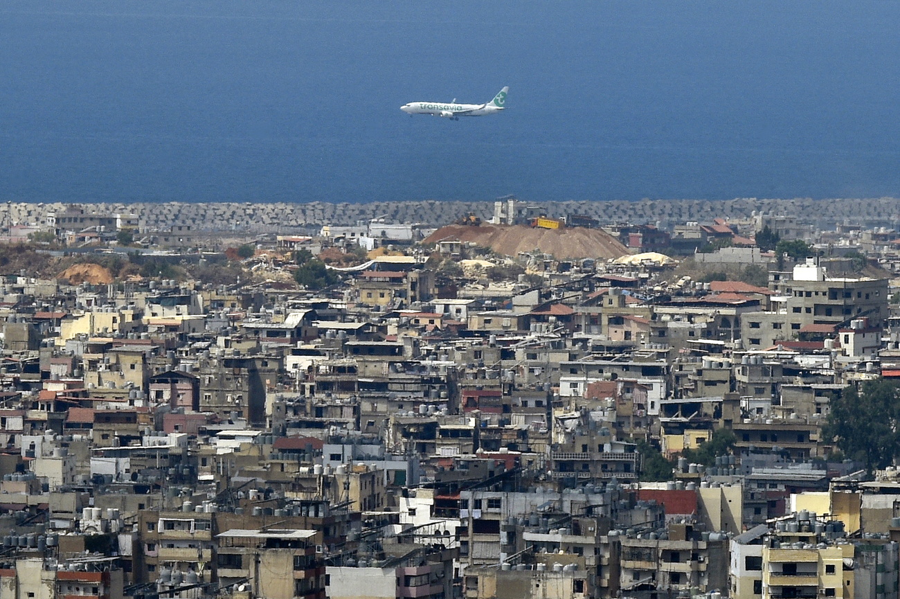 aereo in volo sopra beirut