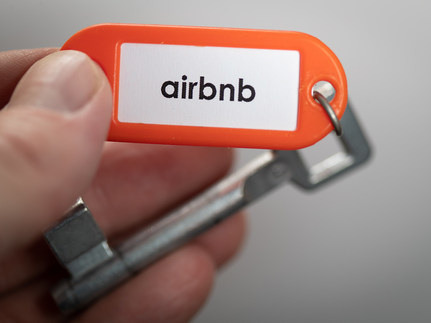 Una chiave con l'etichetta di aribnb.