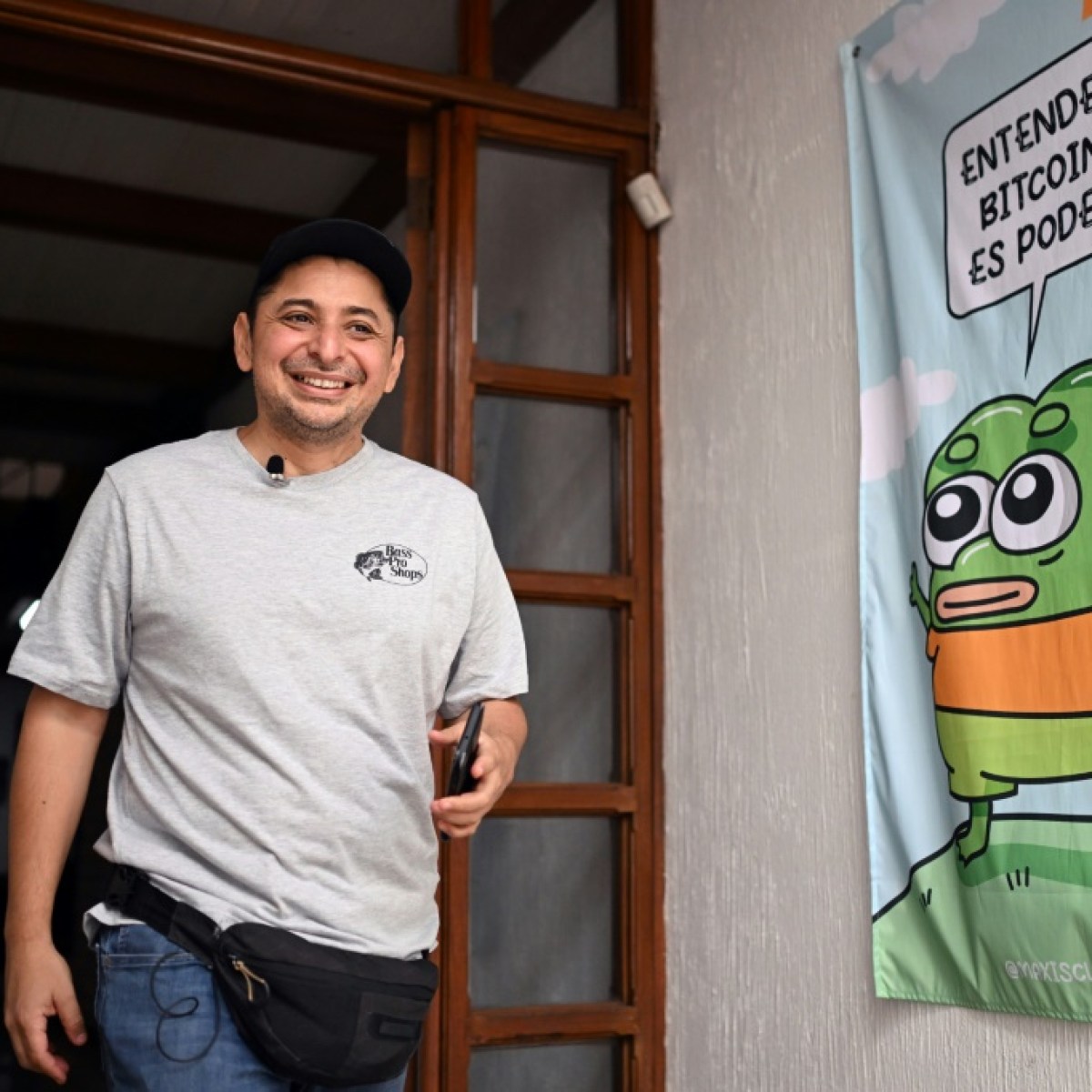 El bitcoin convirtió en empresario a un taxista de El Salvador - SWI  swissinfo.ch