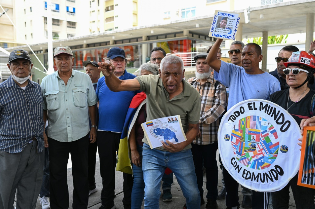 Oposición protesta a dos meses de la reelección de Maduro en Venezuela ...