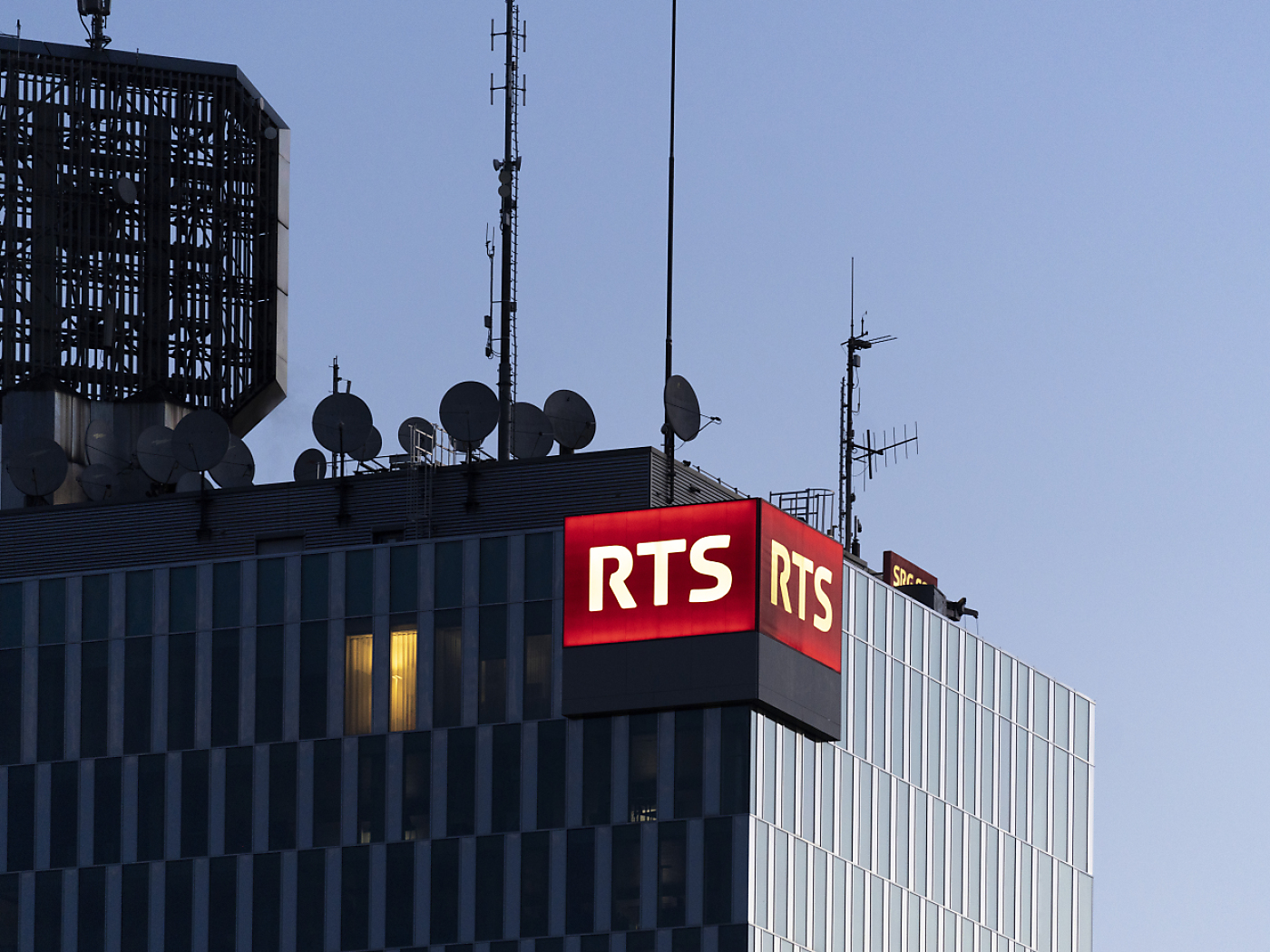 La RTS devra économiser 10 millions de francs en 2025 - SWI swissinfo.ch