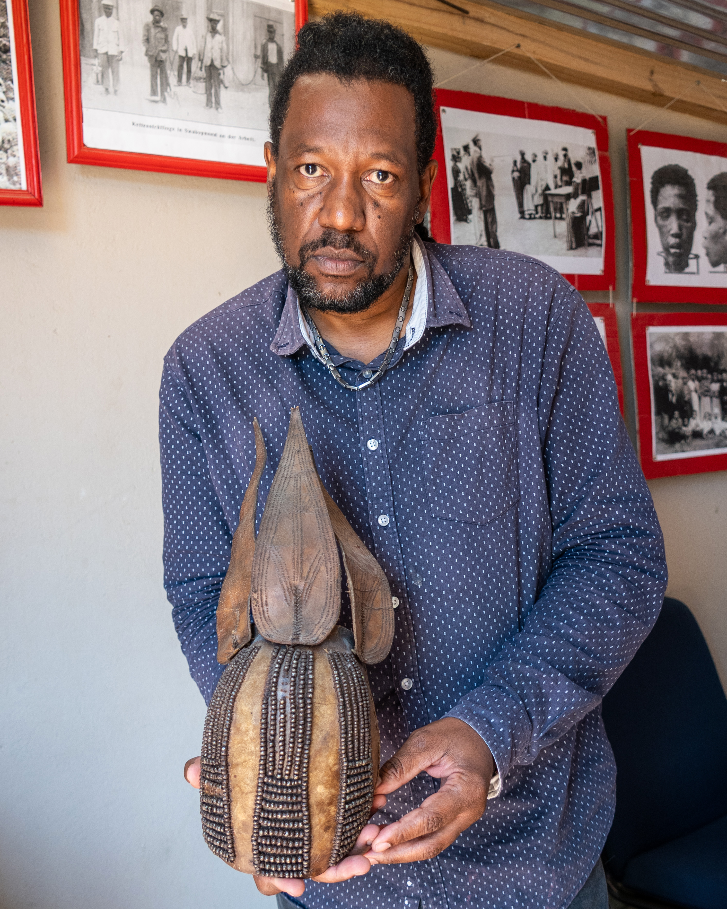Activist and manager of the Genocide Museum in Swakopmund with the repatriated object from Switzerland by Katharina Küng.