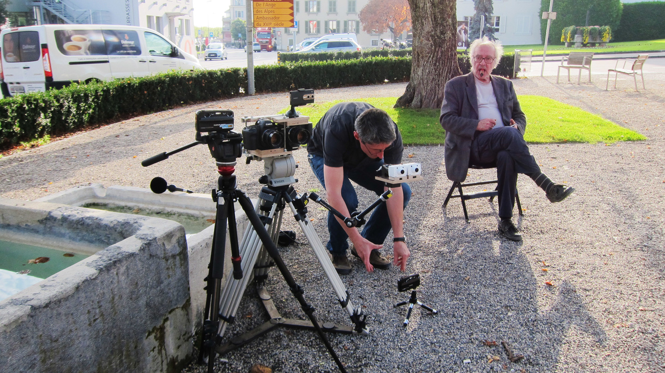 Aragno und Godard (sitzend) am Set von Adieu au langage, 2014.