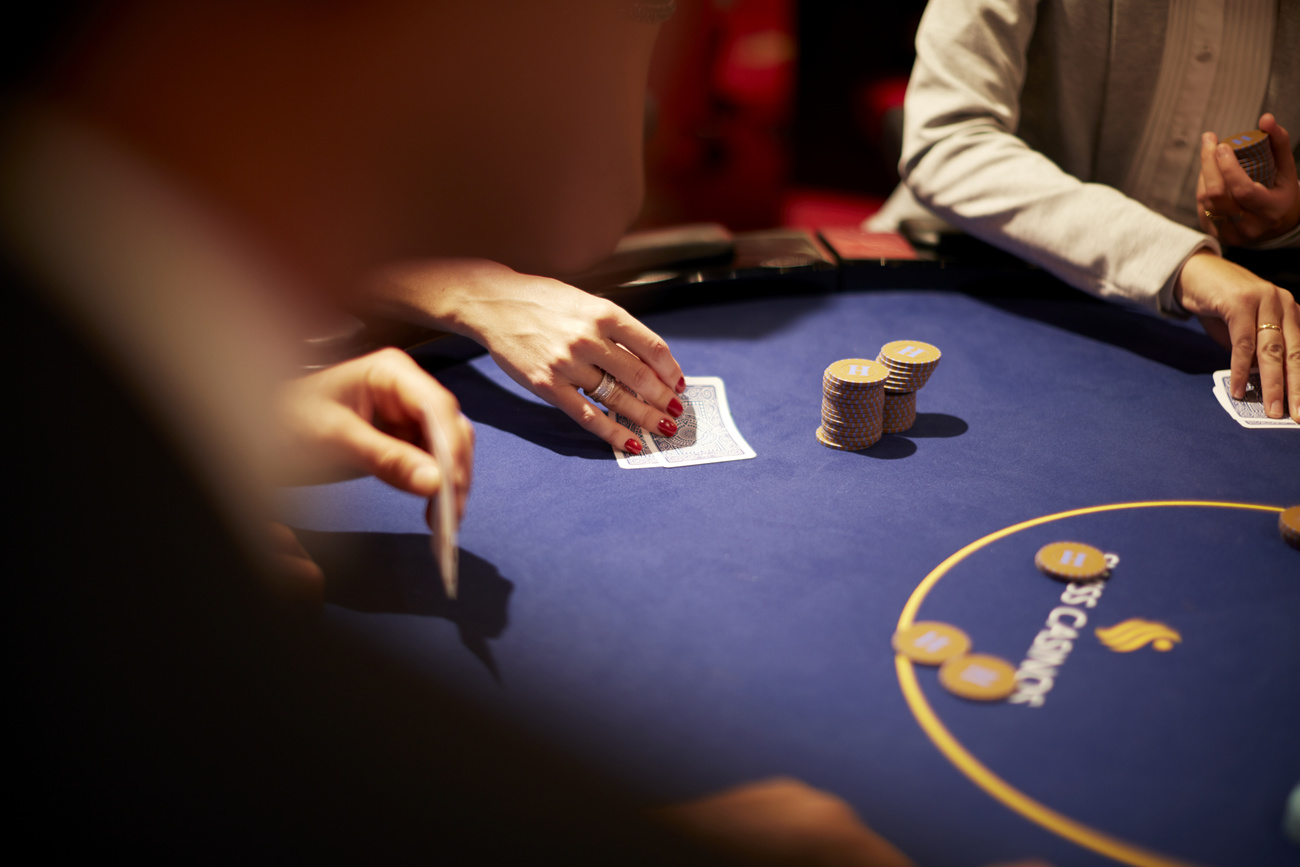 "L'argent n'est pas forcément une fin en soi, mais il faut qu'il y ait un enjeu. Je prends beaucoup de plaisir à être autour de la table, à manipuler des jetons, des cartes et à voir mes amis. Mais j'aime bien gagner aussi", explique David Galiange