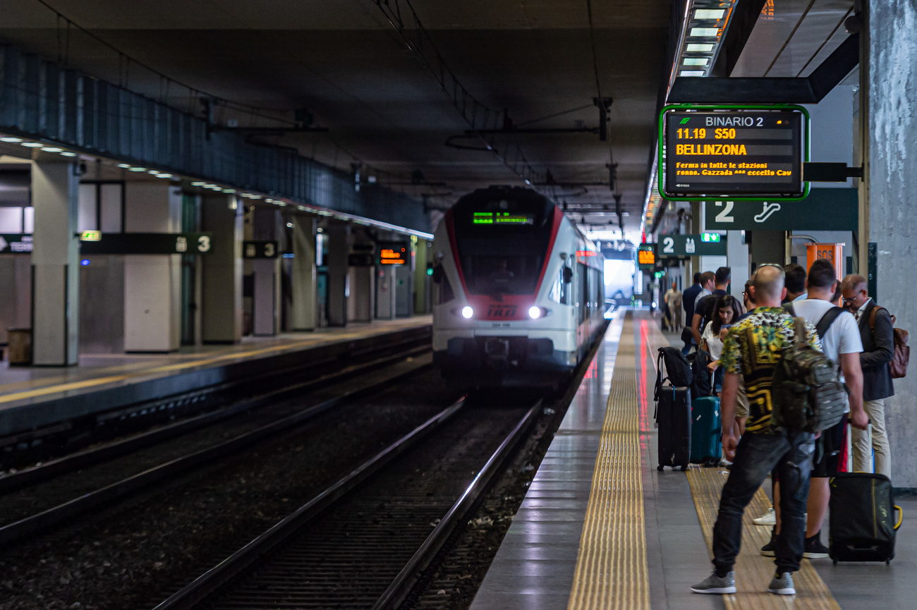 Un convoglio della compagnia transfrontaliera TILO all'aeroporto di Malpensa.