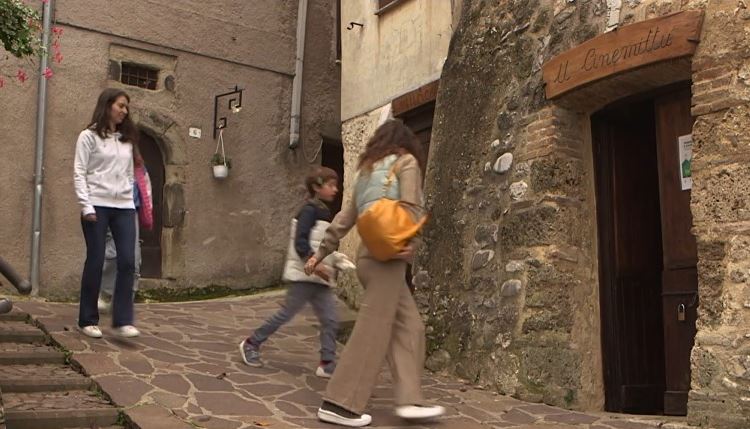 persone per strada