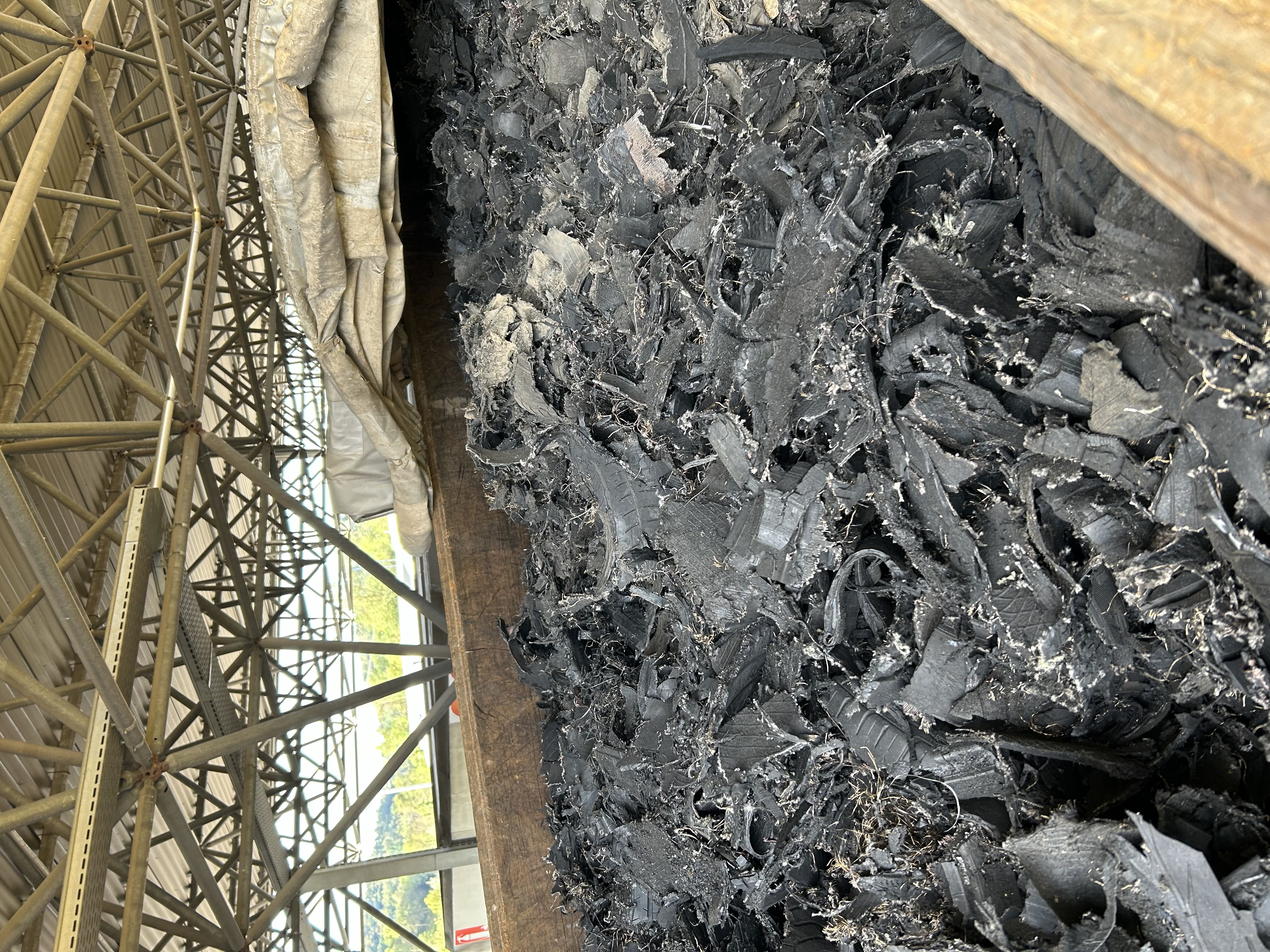 carico di rifiuti pneumatici