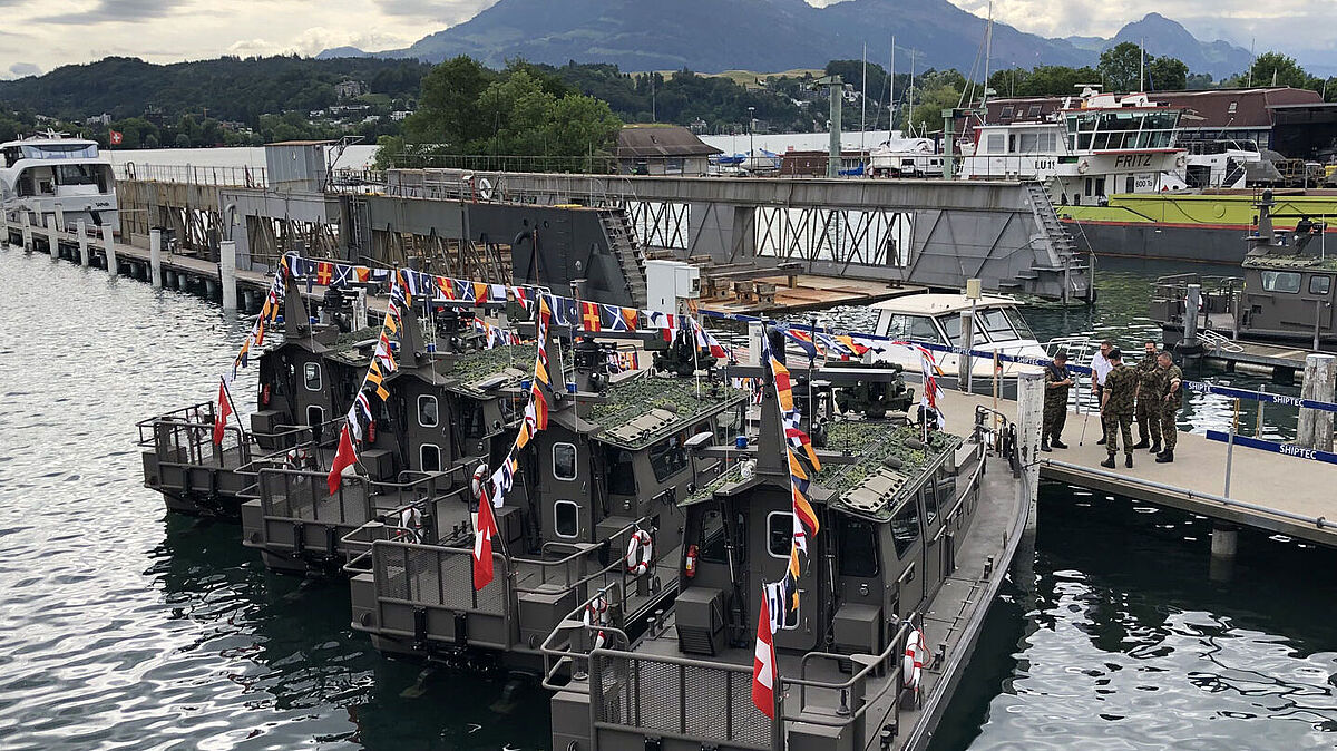 Tre motoscafi dell'esercito svizzero.