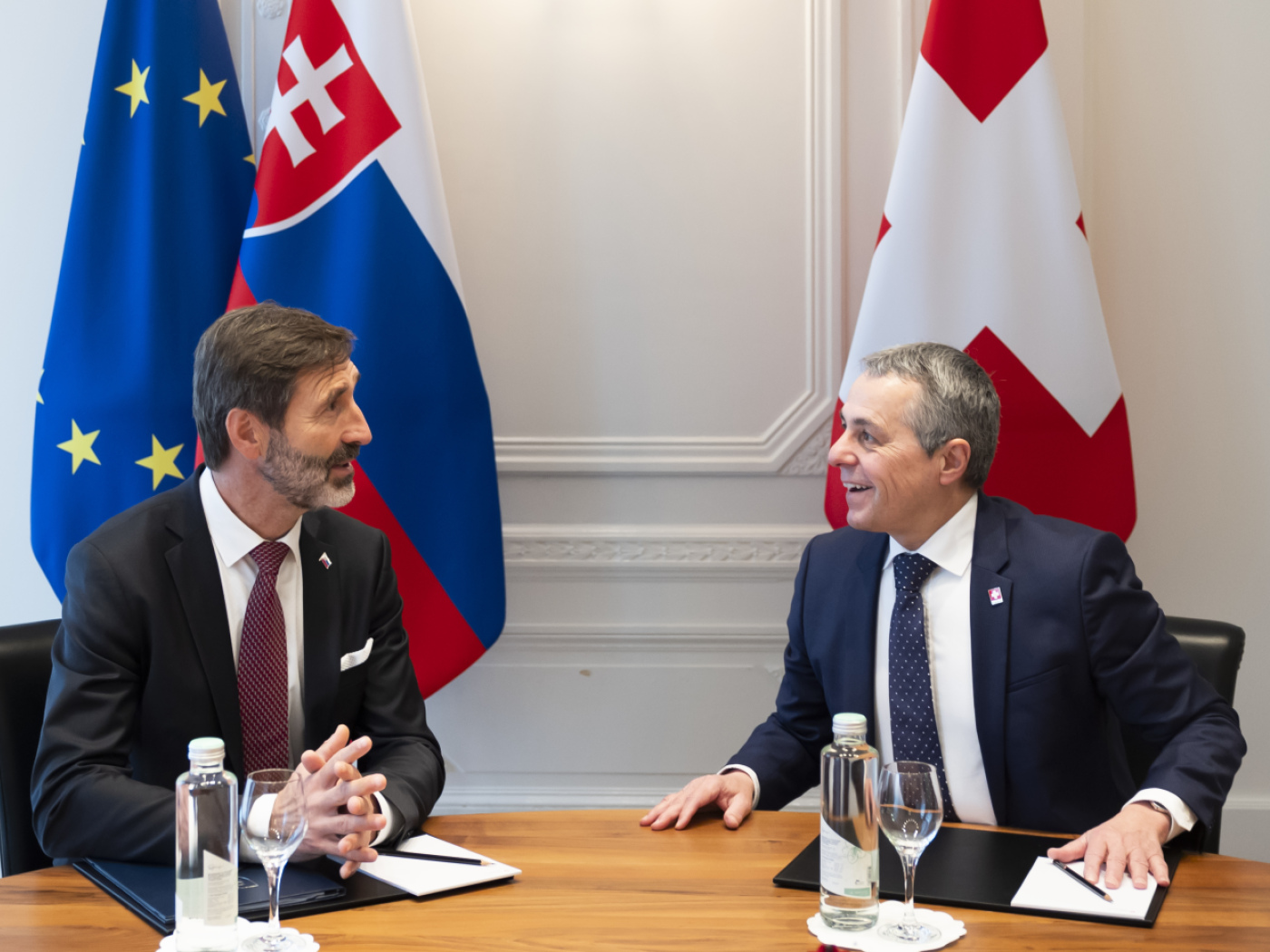 Il ministro degli esteri slovacco Juraj Blanar con Il suo omologo Ignazio Cassis.