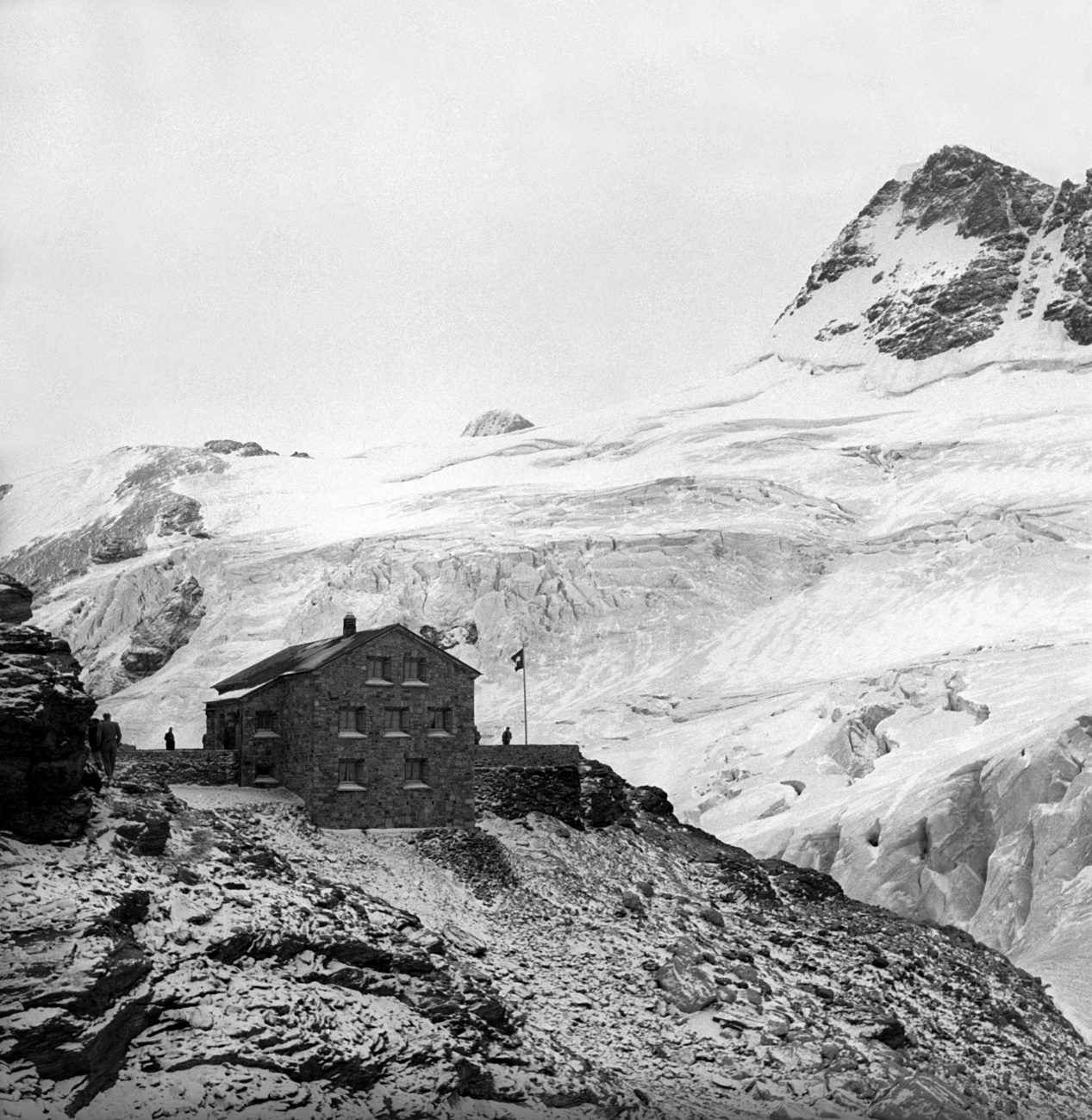 Foto storica rifugio e ghiacciaio