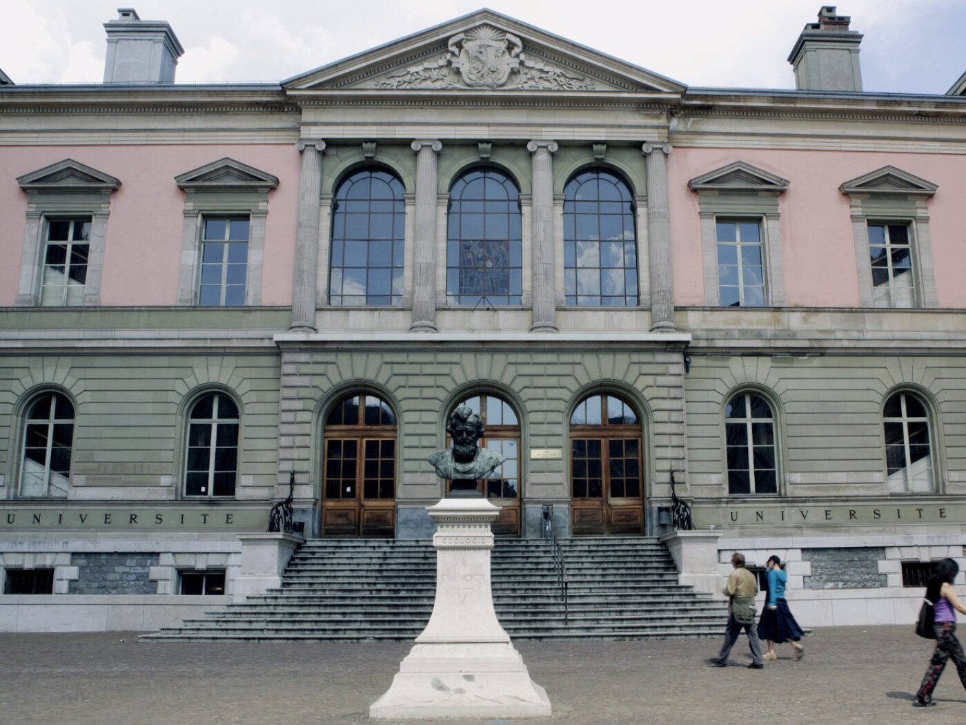 Geneva researchers put Einstein's theory of relativity to the test