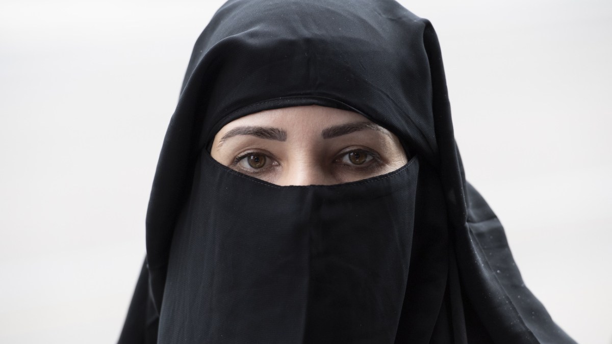 Swiss ban on face covering will apply from 2025 - SWI swissinfo.ch