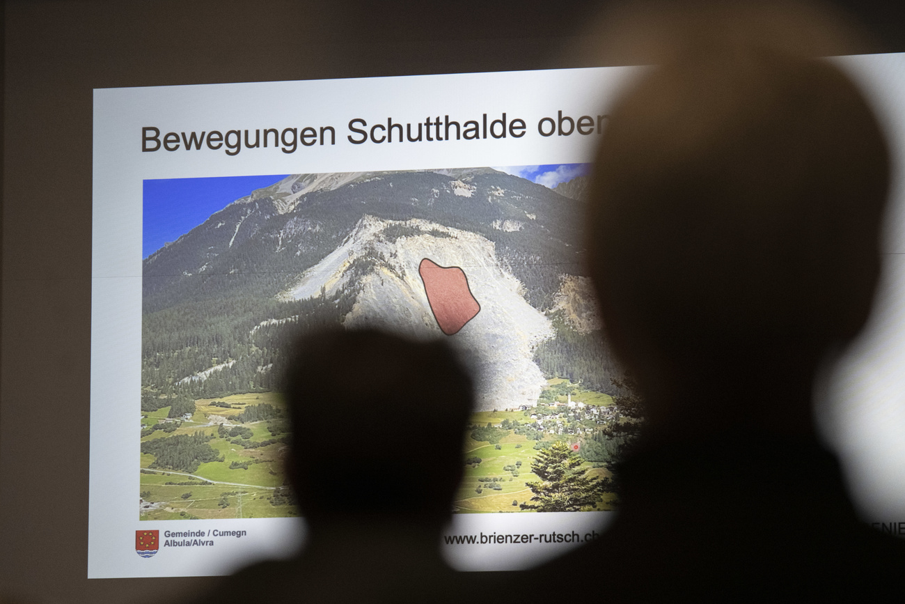 Brienz locals at a presentation which presented information on where movements in the upper part of the scree slope are threatening the small Graubünden village.