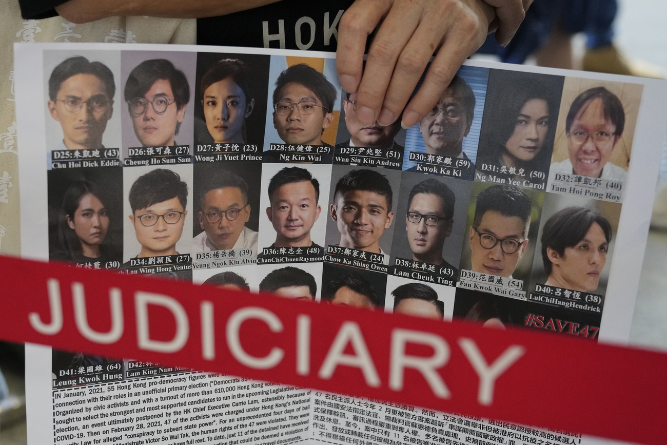 11月19日,香港法院对45名民主运动人士处以重刑。