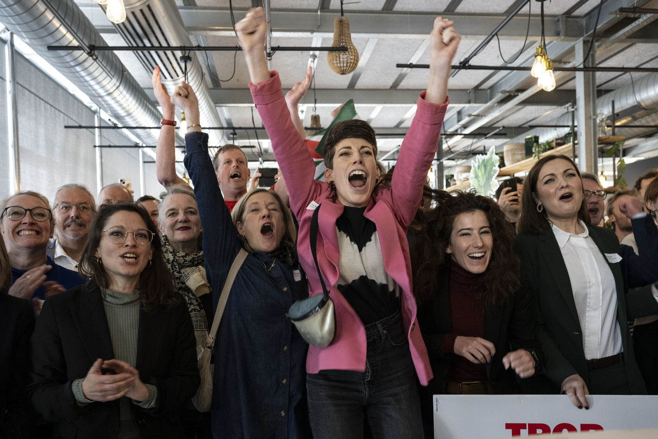 Photo of people cheering