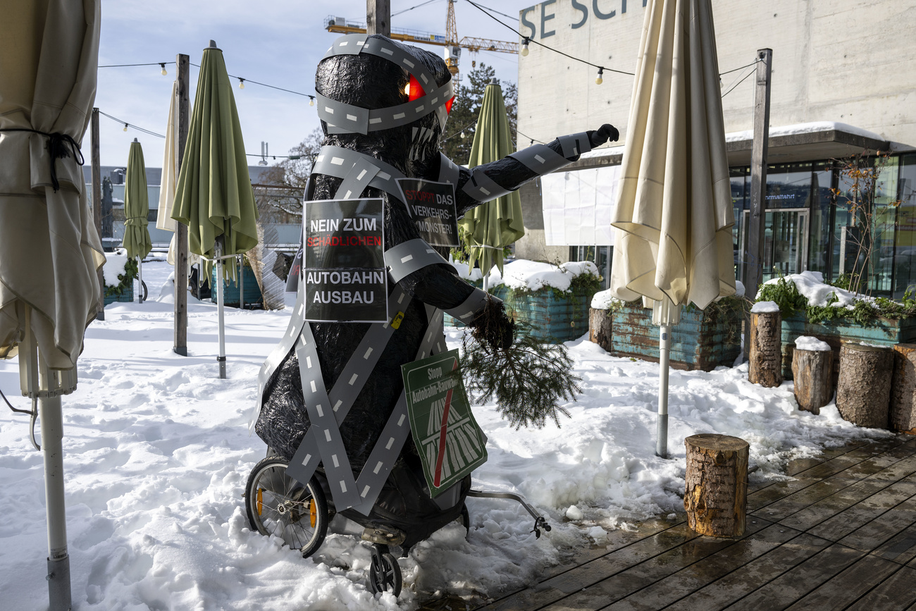 Abstimmunsflyer auf einem gebastelten Roboter