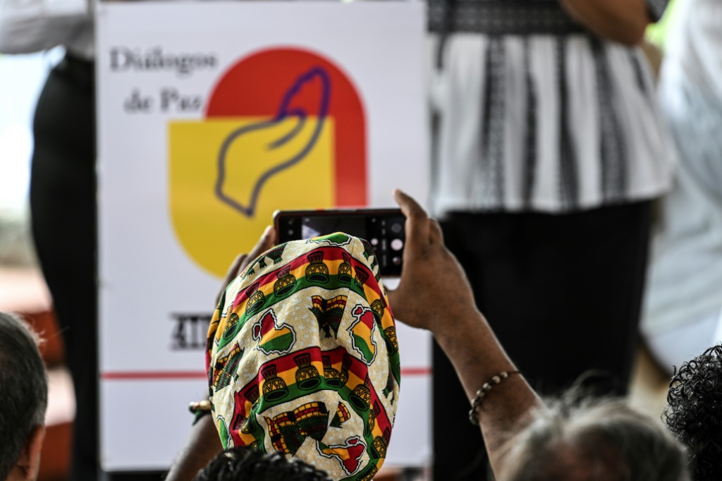 Gobierno de Colombia y ELN se reúnen en Caracas con miras a un nuevo ...