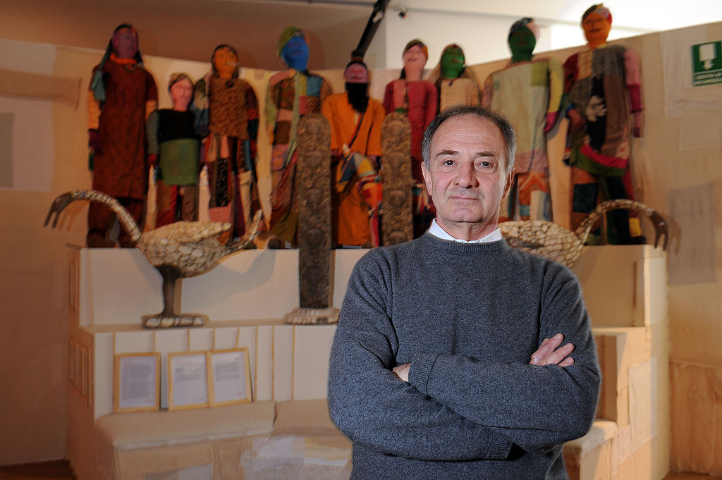 Conservateur respecté, artiste reconnu : pour Paolo Colombo, le secret consiste à distinguer clairement l'un de l'autre.