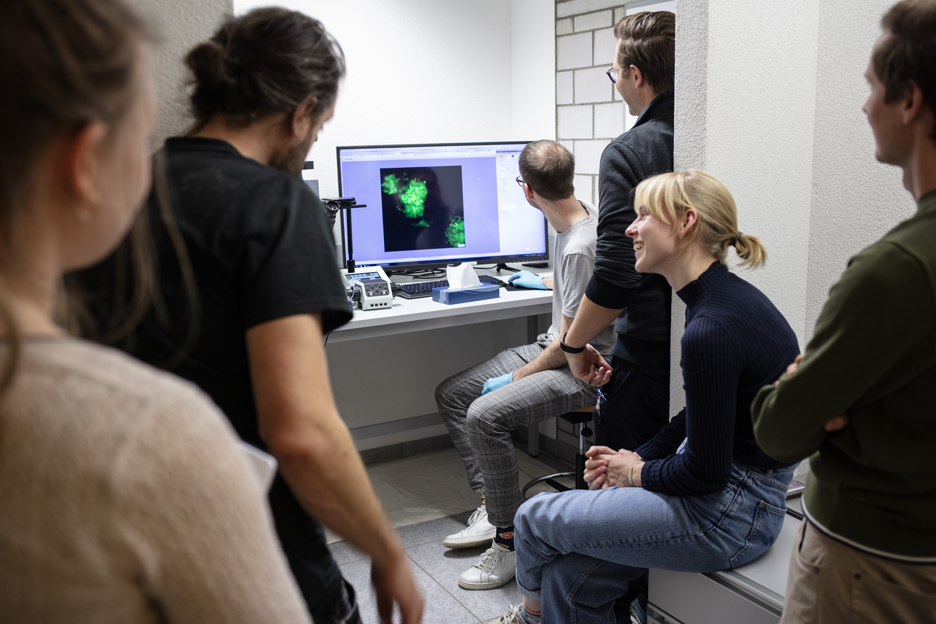 Pesquisadores em um labotarório