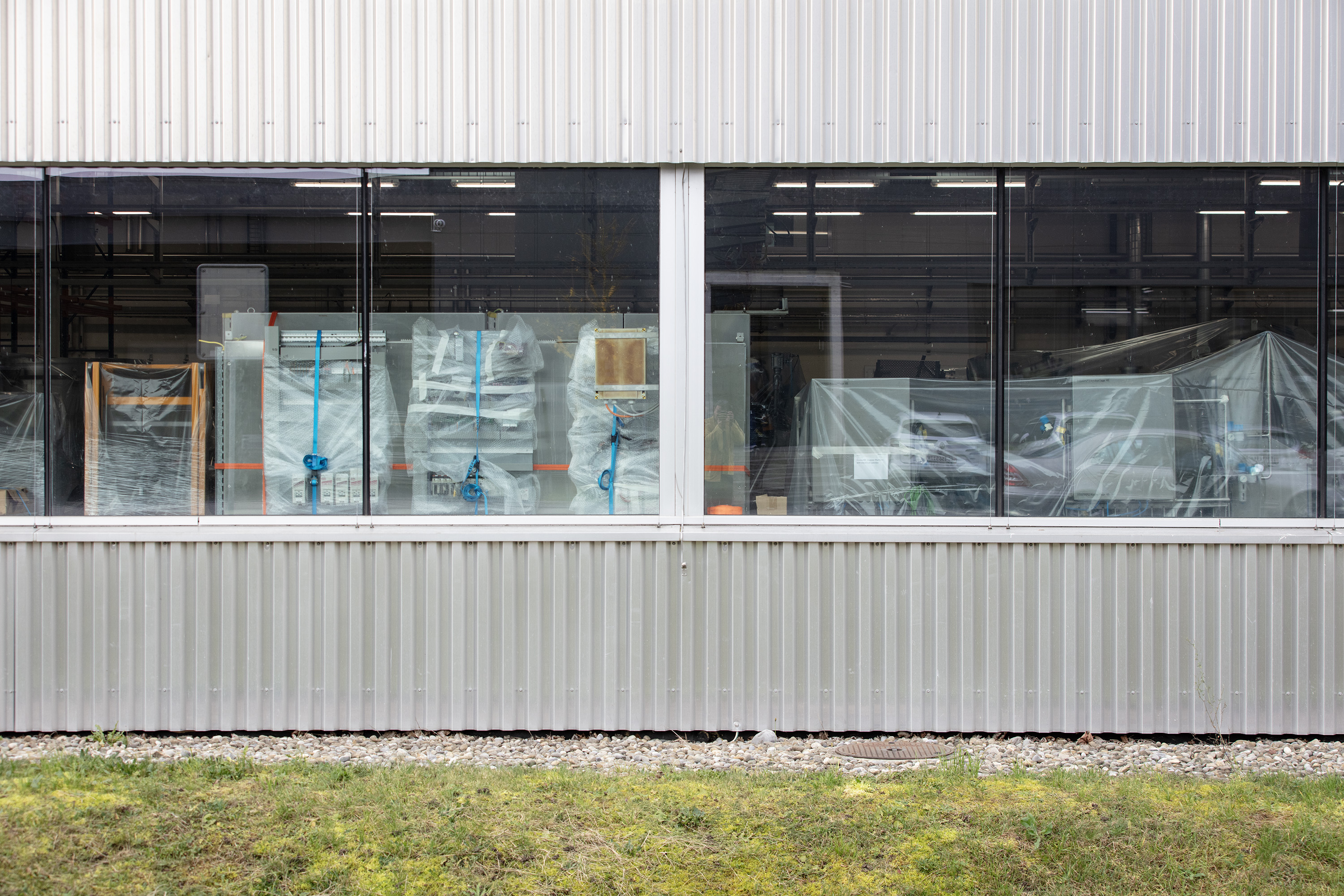 Однако будущее 46 сотрудников, потерявших работу после того, как компания Hero решила закрыть свое производство в Ленцбурге, выглядит не столь уж и радужно. Большая часть оборудования и машин уже упакована в пластик.