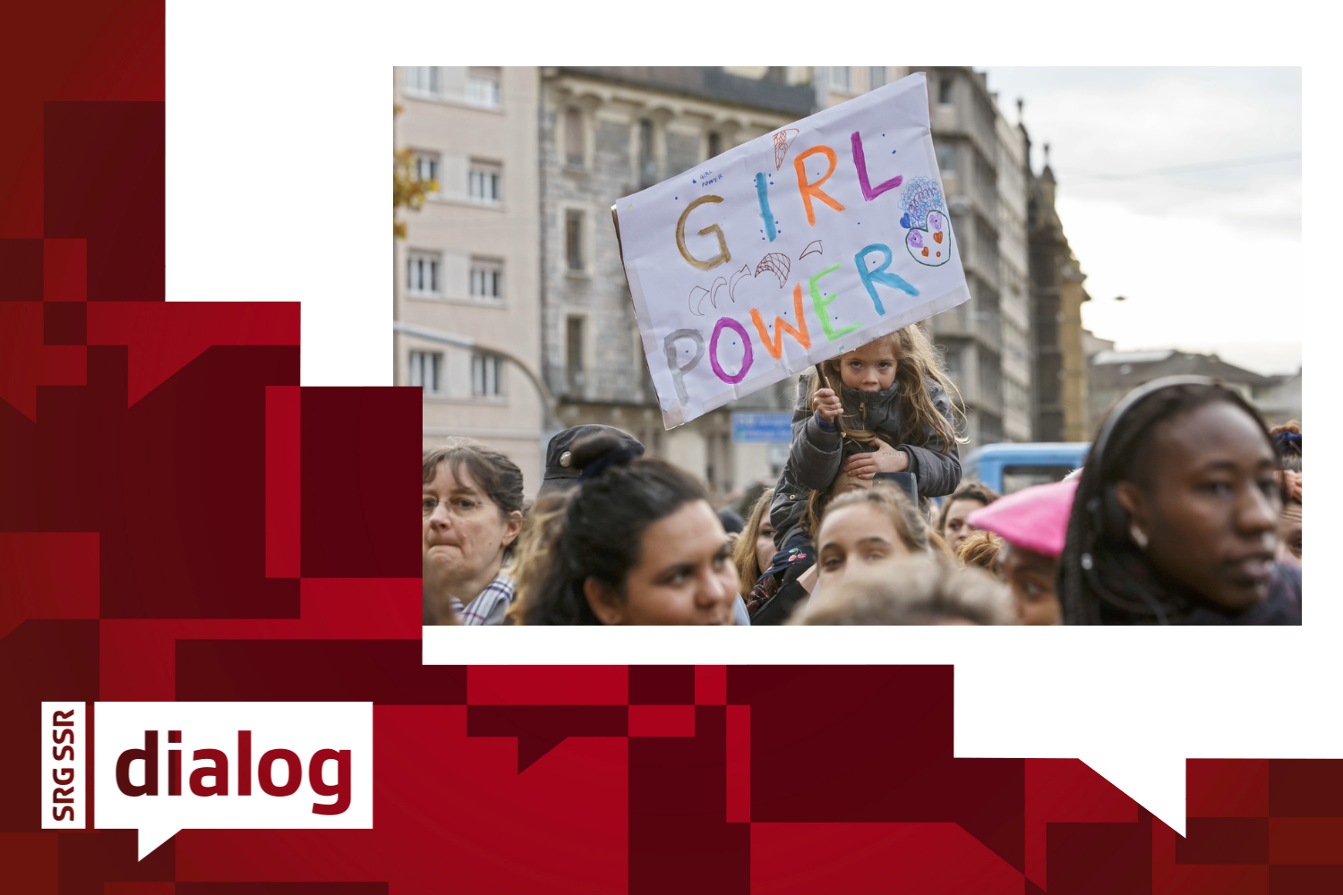 Ein Mädchen hält an einer Demonstration ein Schild hoch mit der Aufschrift "Girl Power":