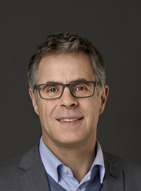 Christophe Ballif è direttore del Laboratorio di Fotovoltaica del Politecnico Federale di Losanna (EPFL) e del Laboratorio di Fotovoltaica (PV) del Centro Svizzero di Elettronica e Microtecnica (CSEM).