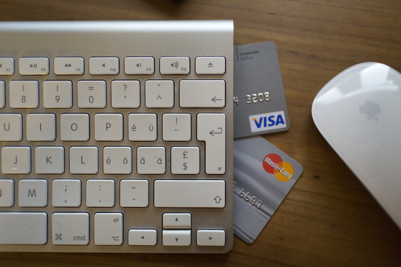 tastiera e carte di credito