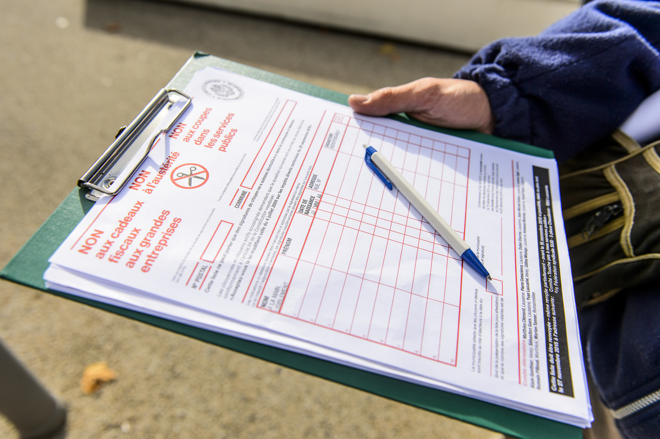A member of the "Touche pas a mes services publics" referendum committee collects signatures at a press conference on the launch of the referendum against the third corporate tax reform (RIE III) in the canton of Vaud on Thursday 8 October 2015 on the esplanade of the CHUV in Lausanne.