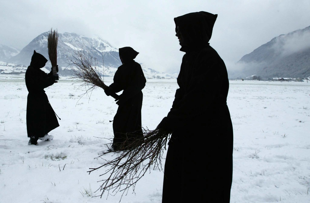 Школьники, перевоплотившиеся в образ «Шмутцли», регион Эннетбюрген, кантон Нидвальден, Швейцария.