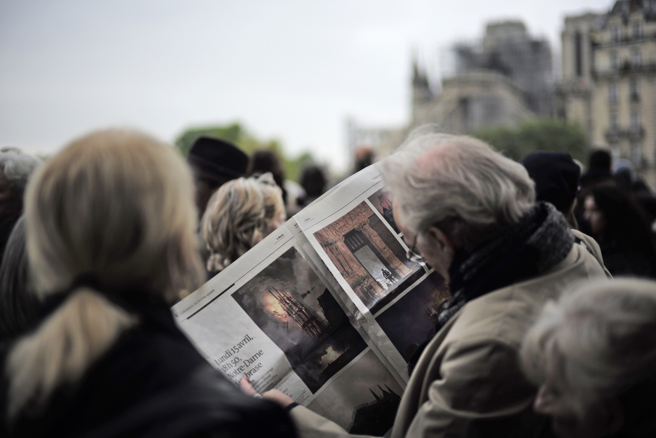 La nouvelle de la destruction de Notre-Dame se répand rapidement.