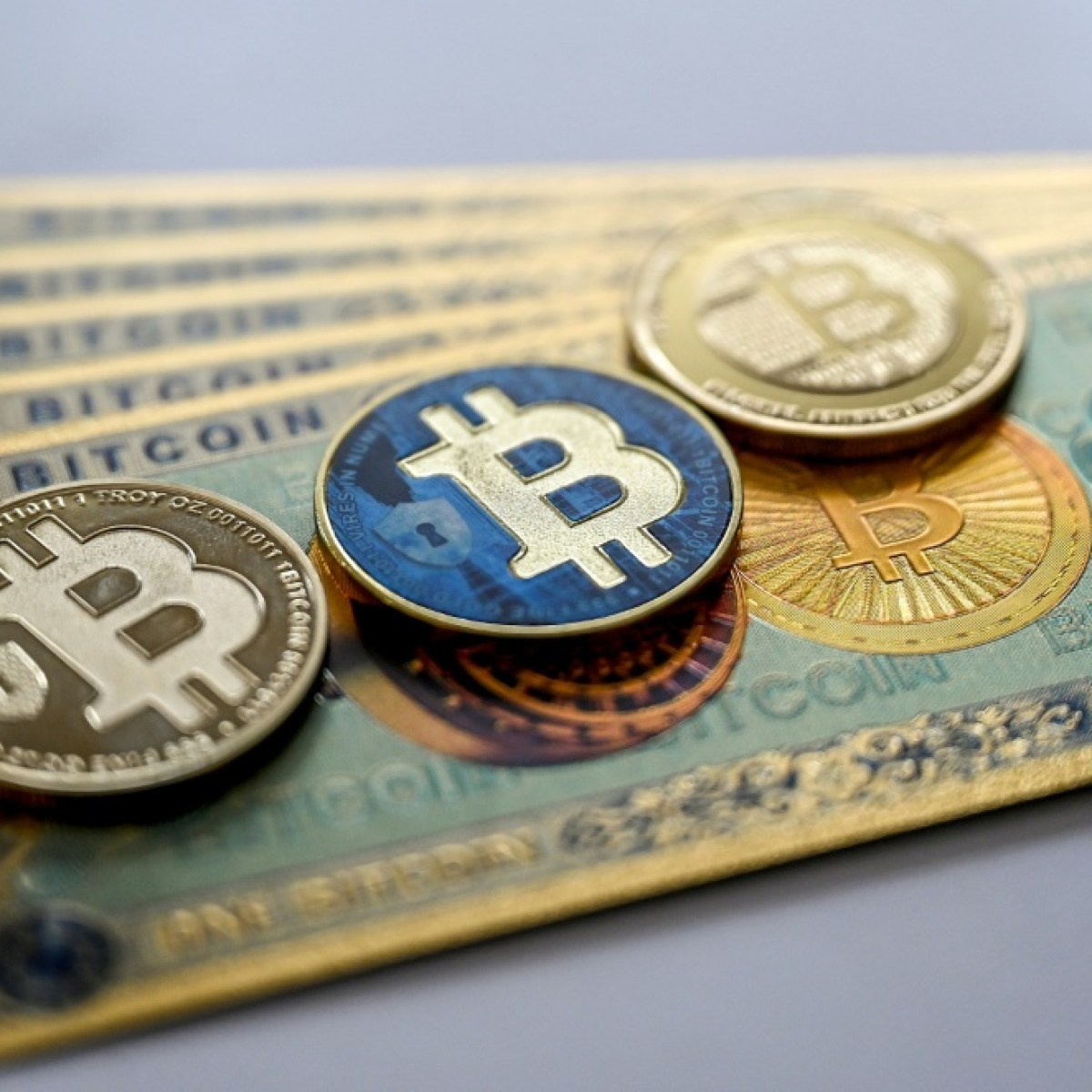 Trump sugere que cotação do bitcoin superou 100.000 dólares graças a ele -  SWI swissinfo.ch