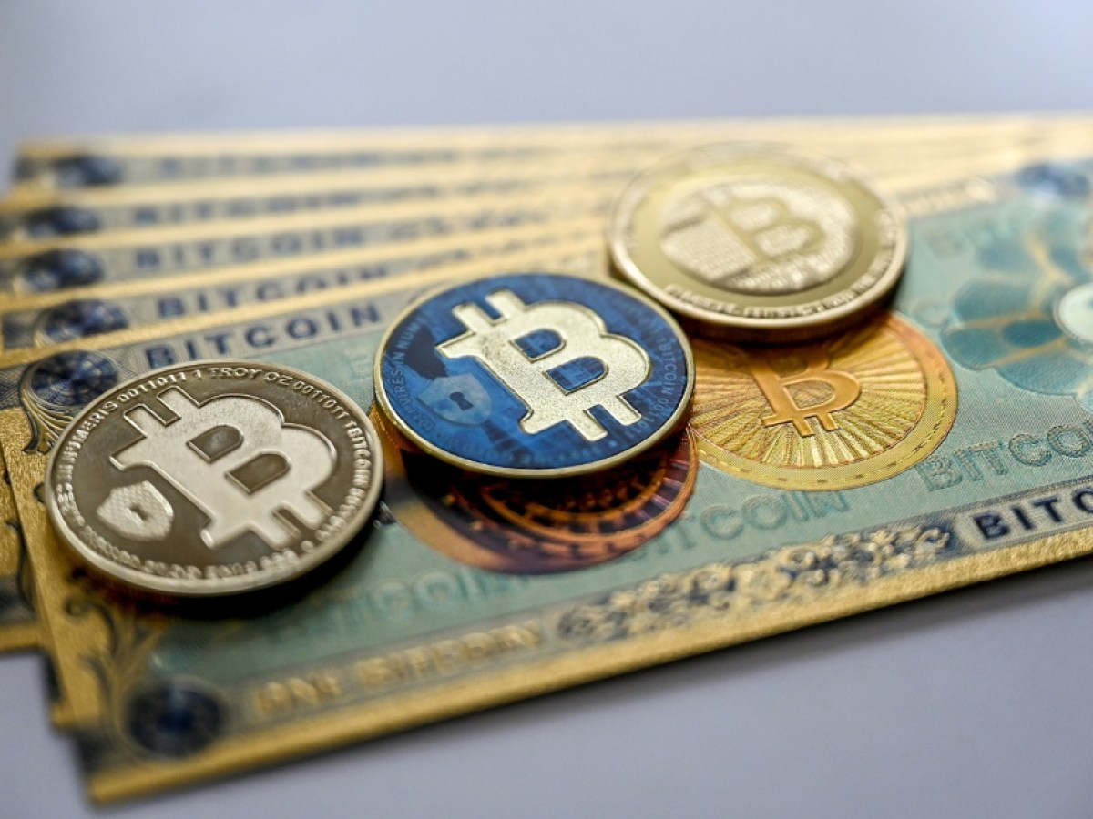 Trump sugere que cotação do bitcoin superou 100.000 dólares graças a ele -  SWI swissinfo.ch