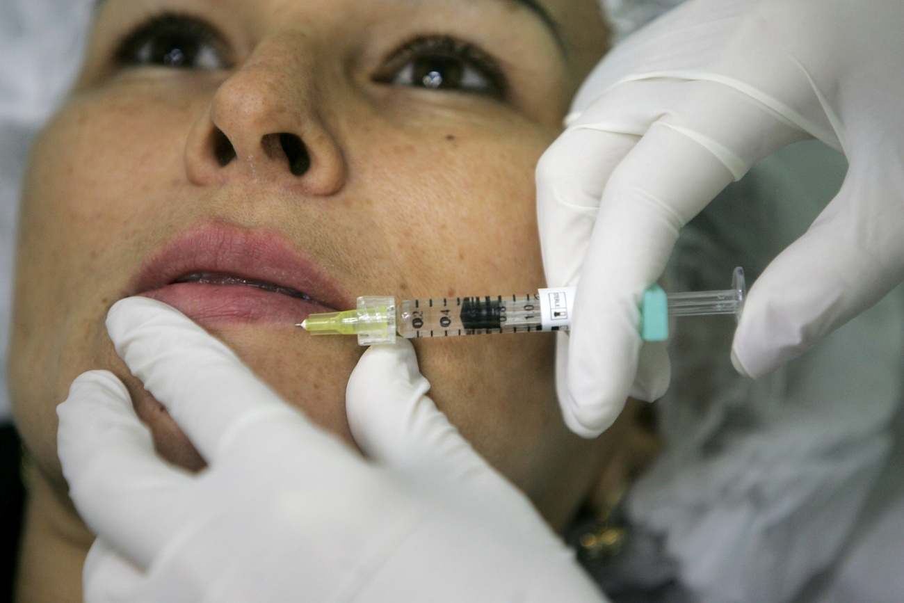 Leila Rosalia receives free lip filling injections in Rio de Janeiro