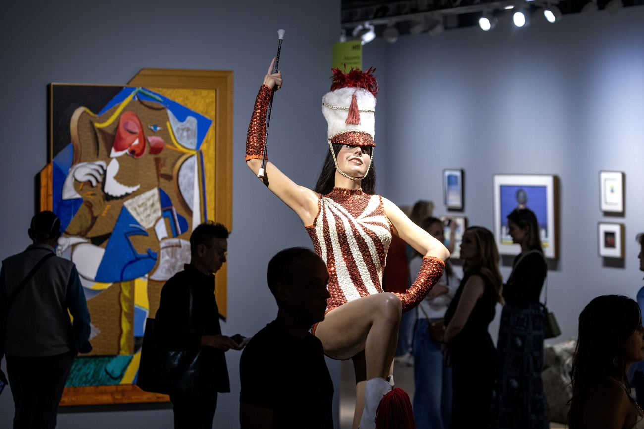 去年12月的迈阿密巴塞尔艺术展:“气氛是令人不安的乐观。”