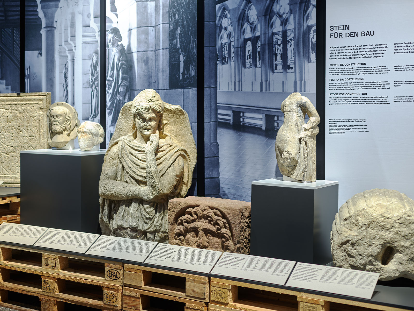 古代や中世、そして近代においても、古い建築物から石材を切り出して新しい建築に再利用する慣習があった。この慣習ゆえに多くの建造物が姿を消した一方で、新たな生命を与えられ、時を超え生き続けた建築物もある。