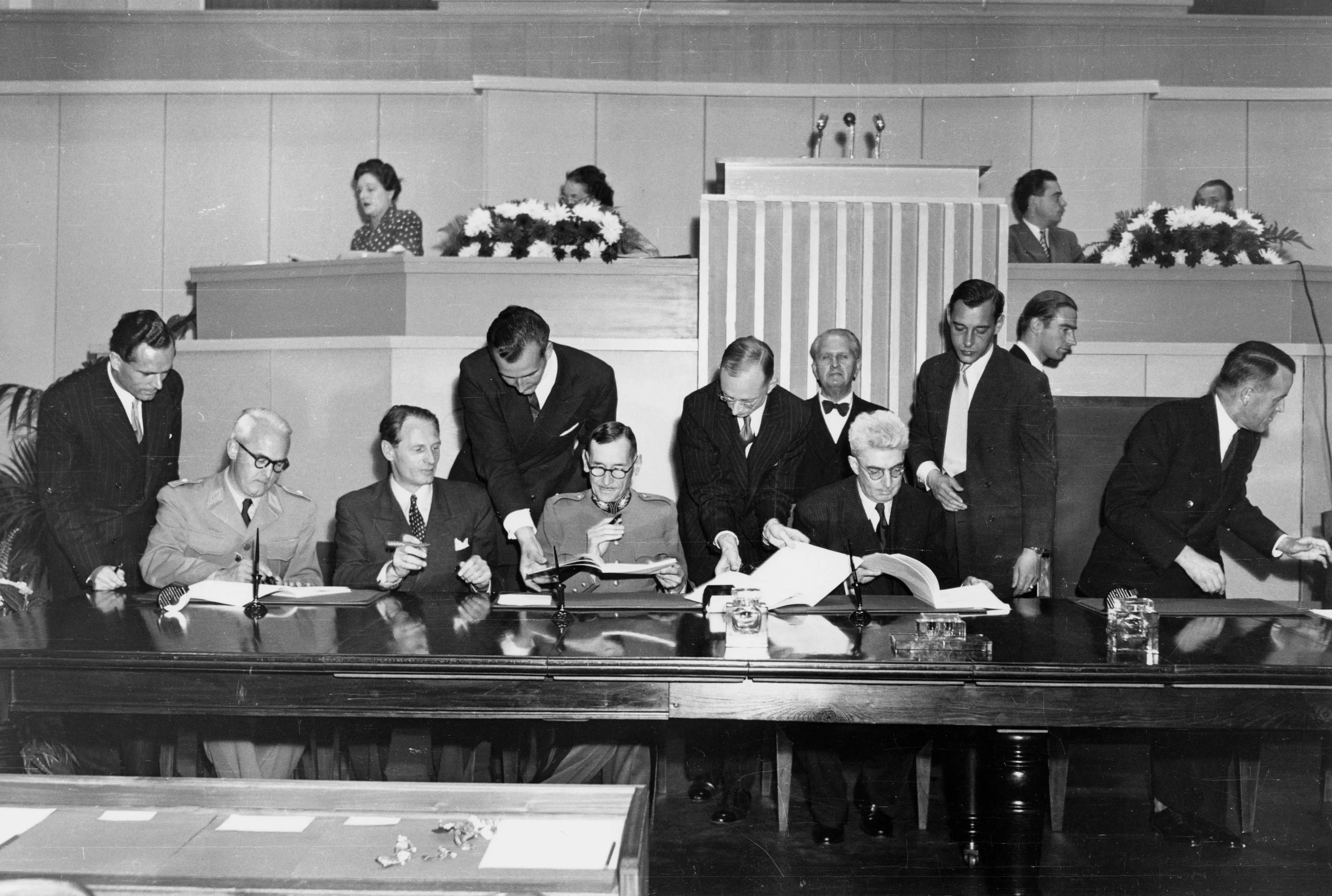 1949年8月12日、ジュネーブ諸条約改正に関する外交会議に出席したスイス代表団