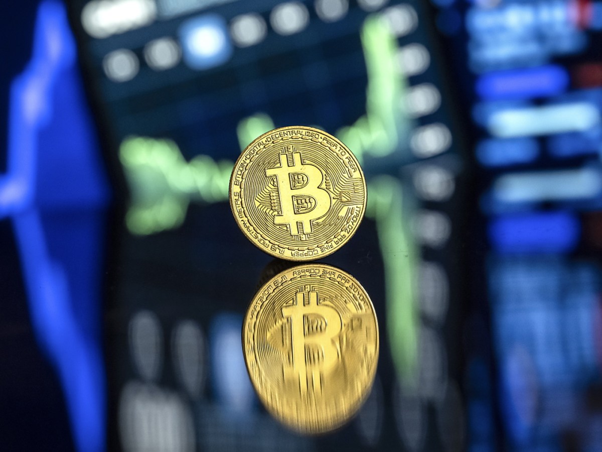 Le bitcoin poursuit son envolée et établit un nouveau record - SWI  swissinfo.ch