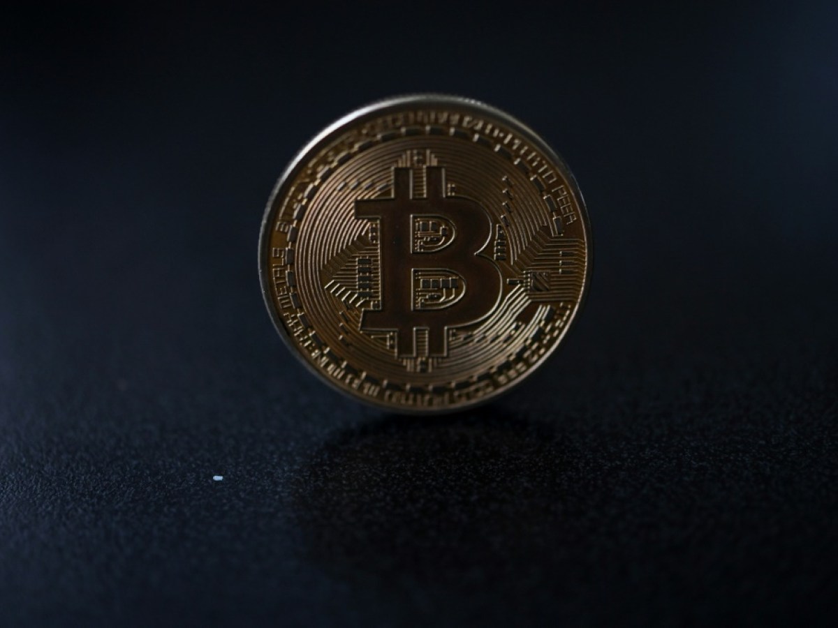 Bitcoin supera cotação de 100.000 dólares estimulado por Trump - SWI  swissinfo.ch