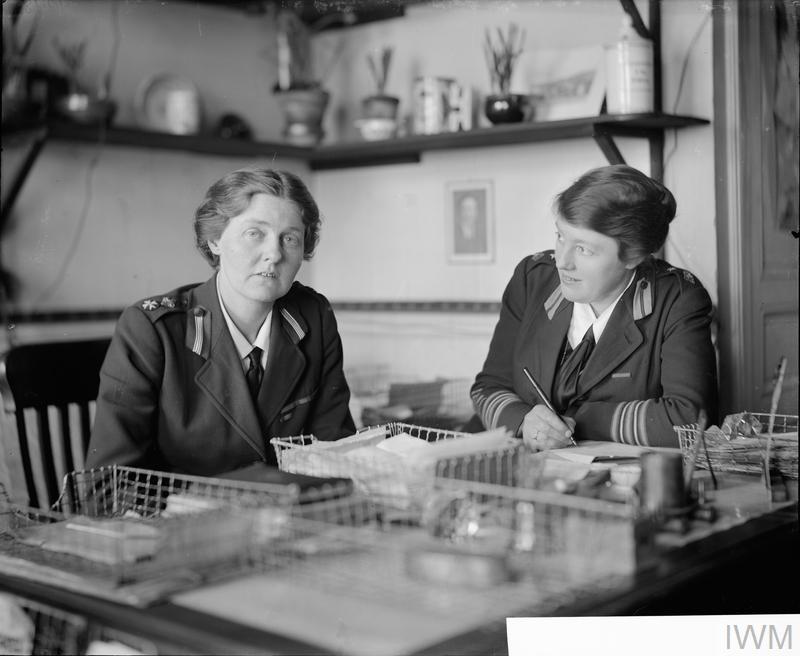 Foto antiga de duas mulheres