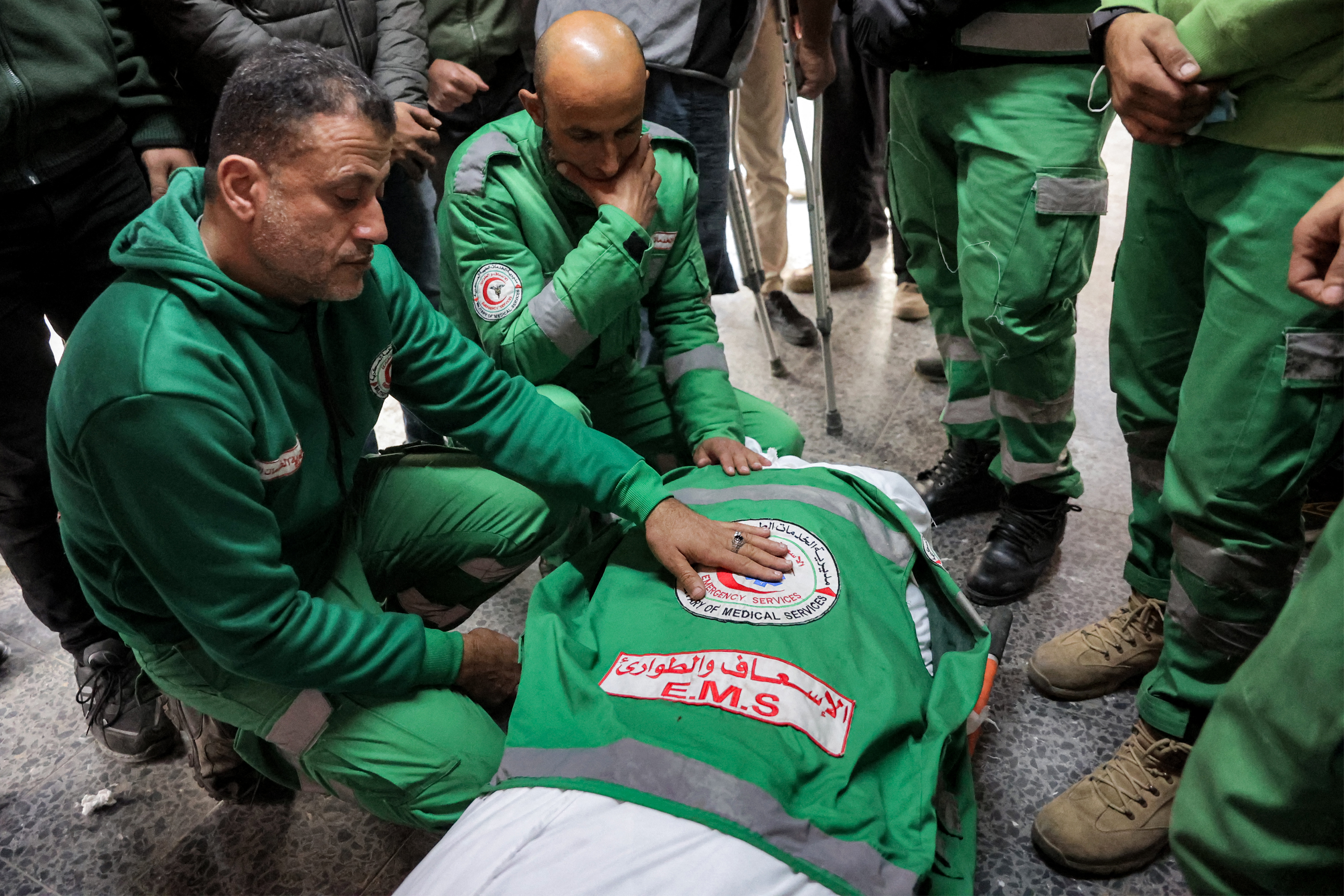 Jinsiy aloqa uchun chiroyli kokrakli sariq qiz Erotik videolarni onlayn tomosha qiling