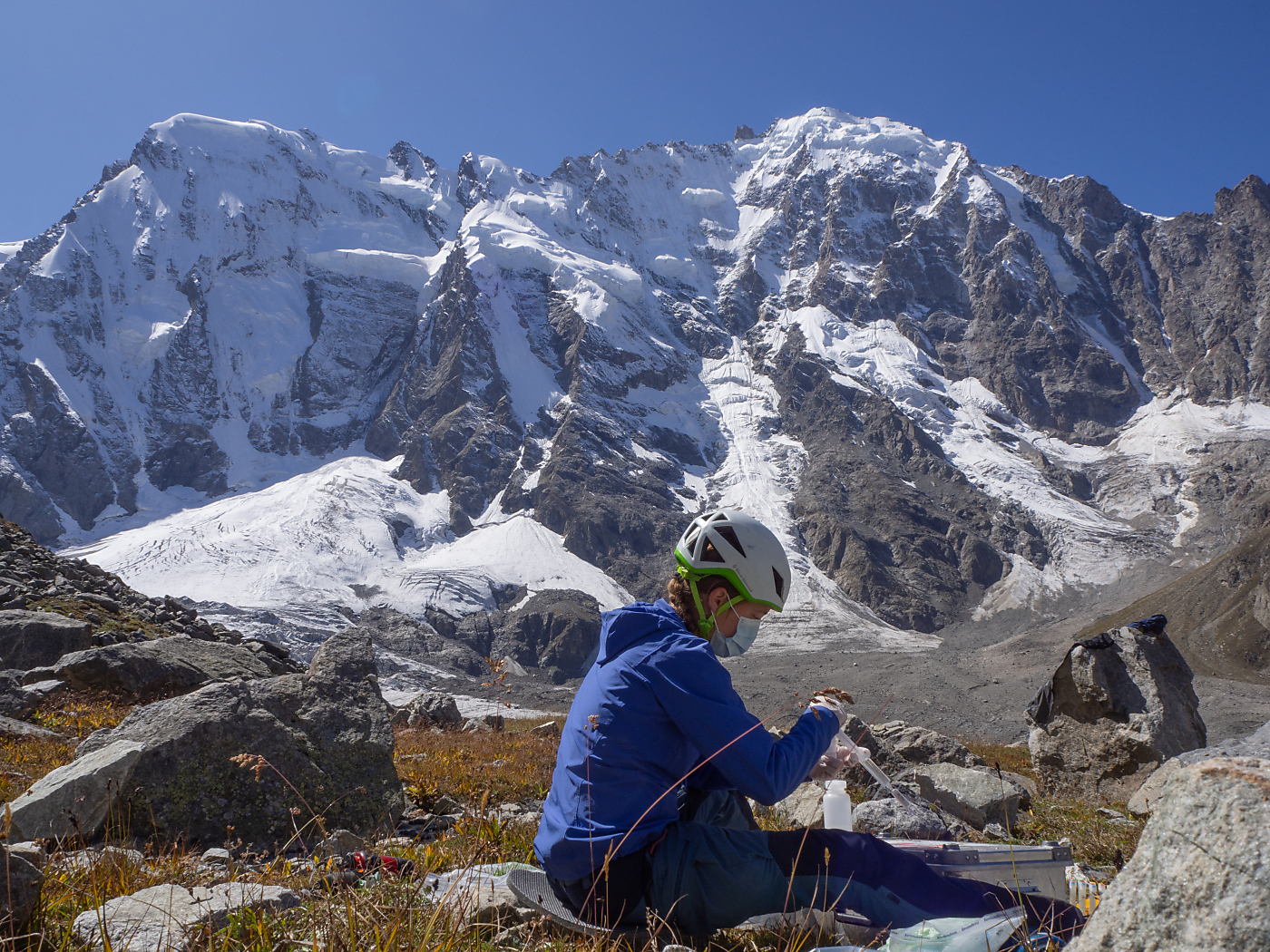 Researchers find surprising microbial diversity in glacial streams